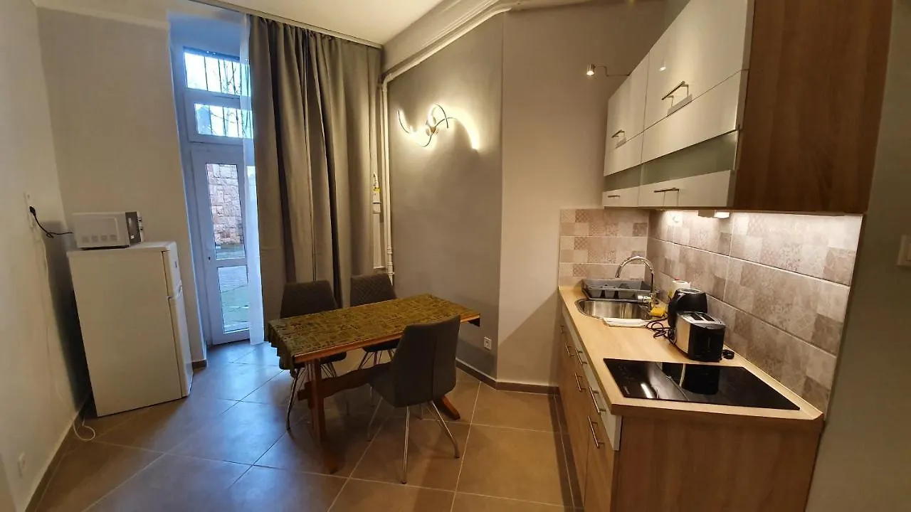 Modern Parkside Garden View Apartment 부다페스트